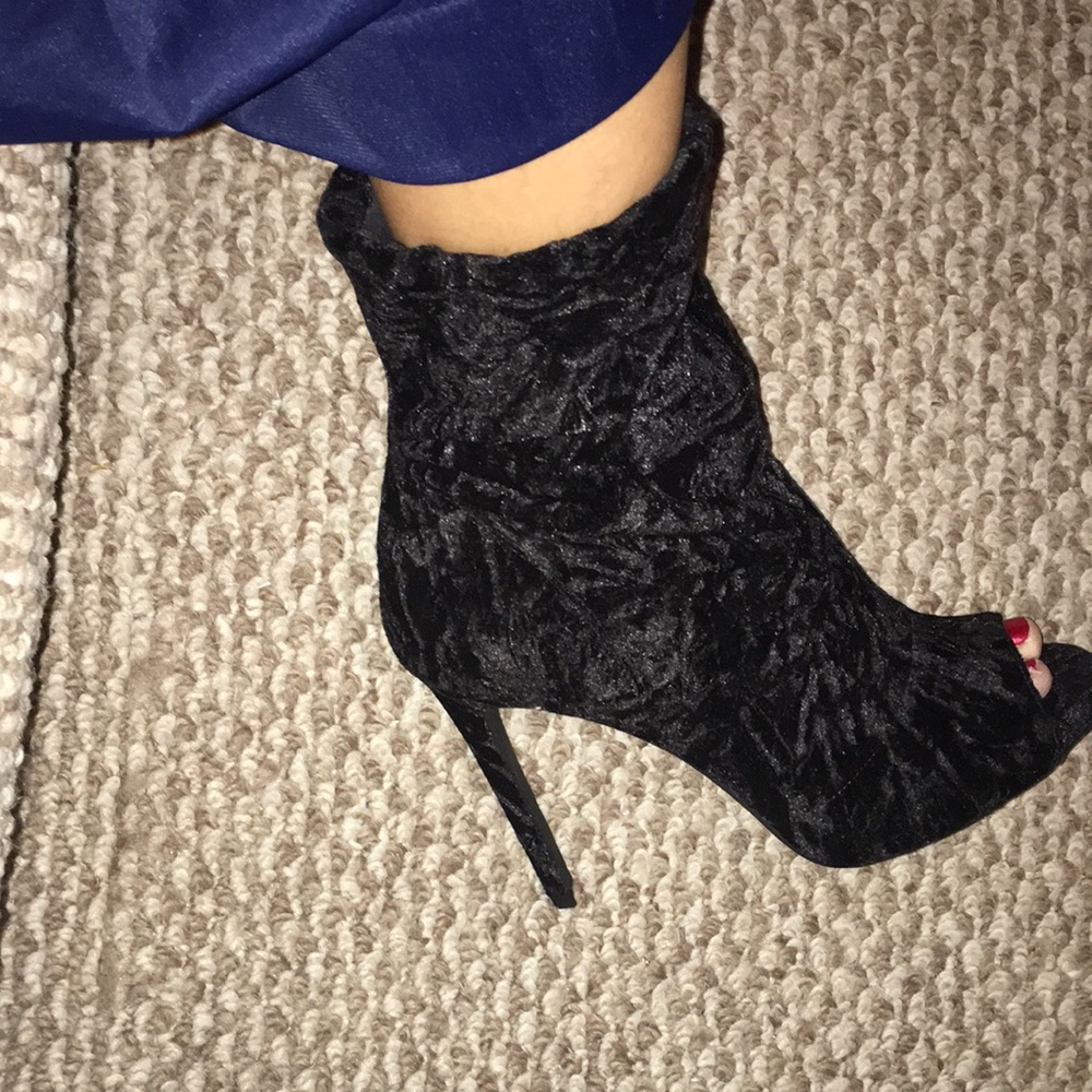 JESSICA SIMPSON NWT CRUSHED VELVET RAINER PEEP TOE BOOTS SIZE 8.5 sexyaf